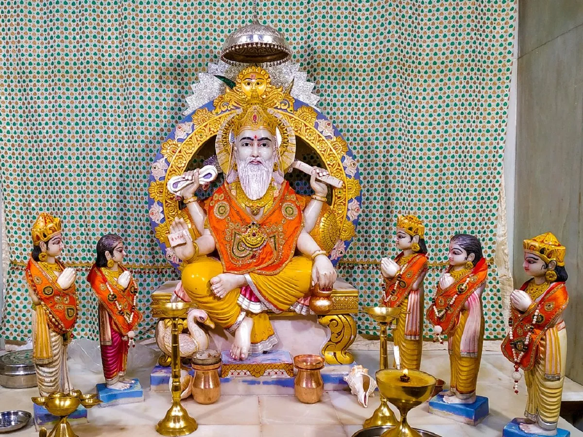 आज विश्वकर्माको पूजा